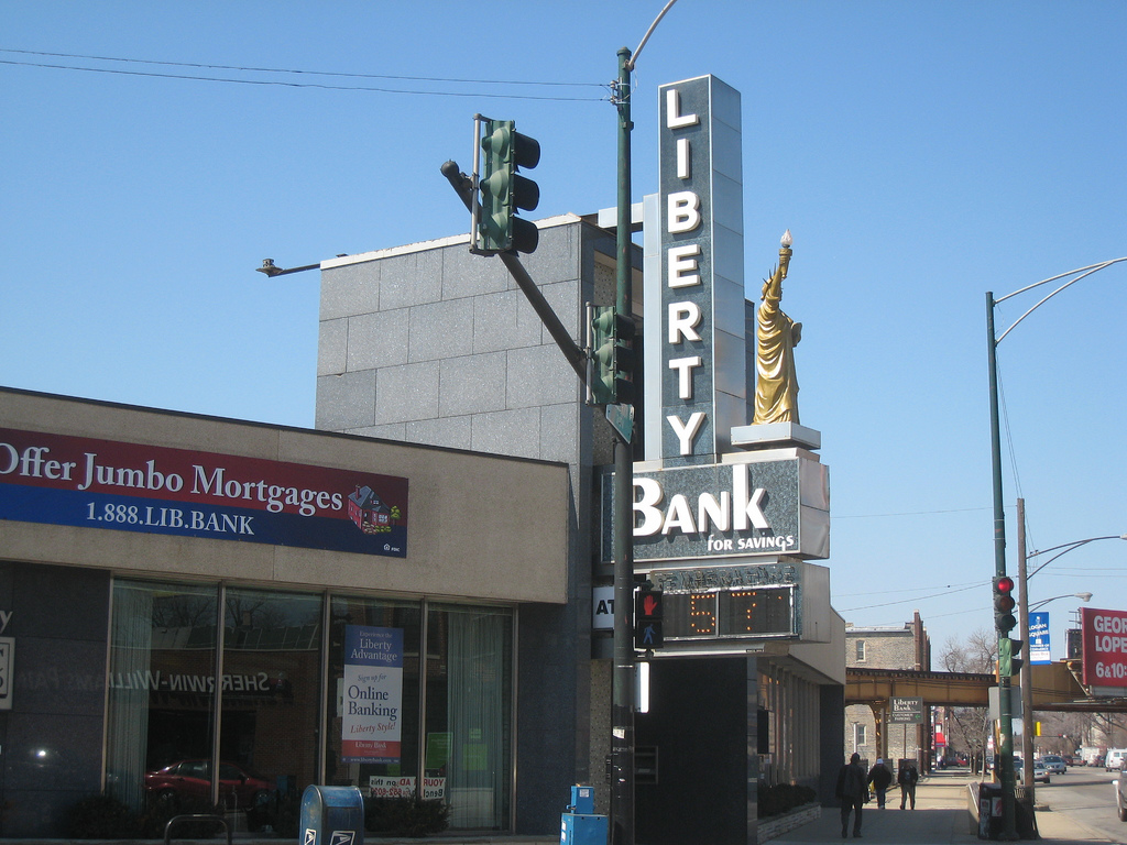 Last Black Owned Bank on Chicago's West Side closes