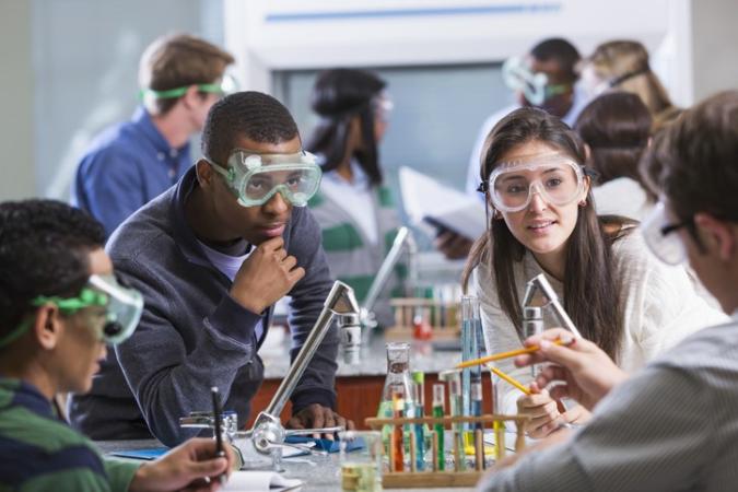 United Negro College Fund Now Accepting Applications For STEM Scholars Program