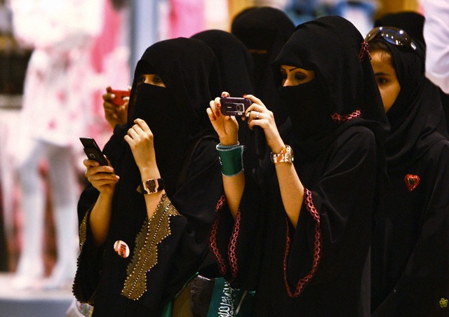 Saudi Women Will Now Be Notified Of Their Marital Status By Text Message