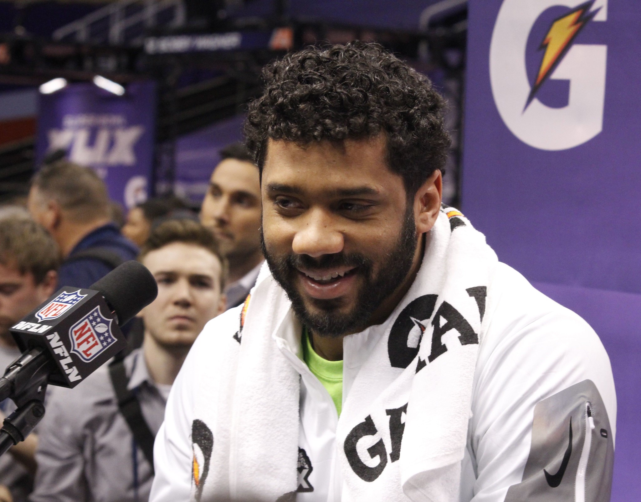 Forget Watches or Cars, Russell Wilson Gifted His Offensive Lineman Amazon Stock