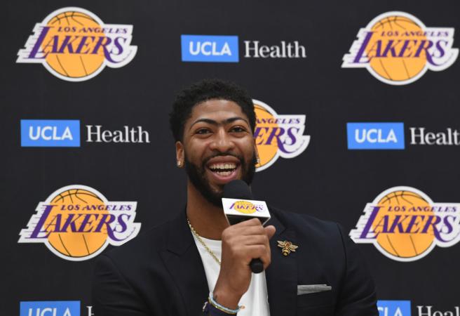 Lakers' Anthony Davis and First Entertainment Credit Union Join Forces for Financial Literacy