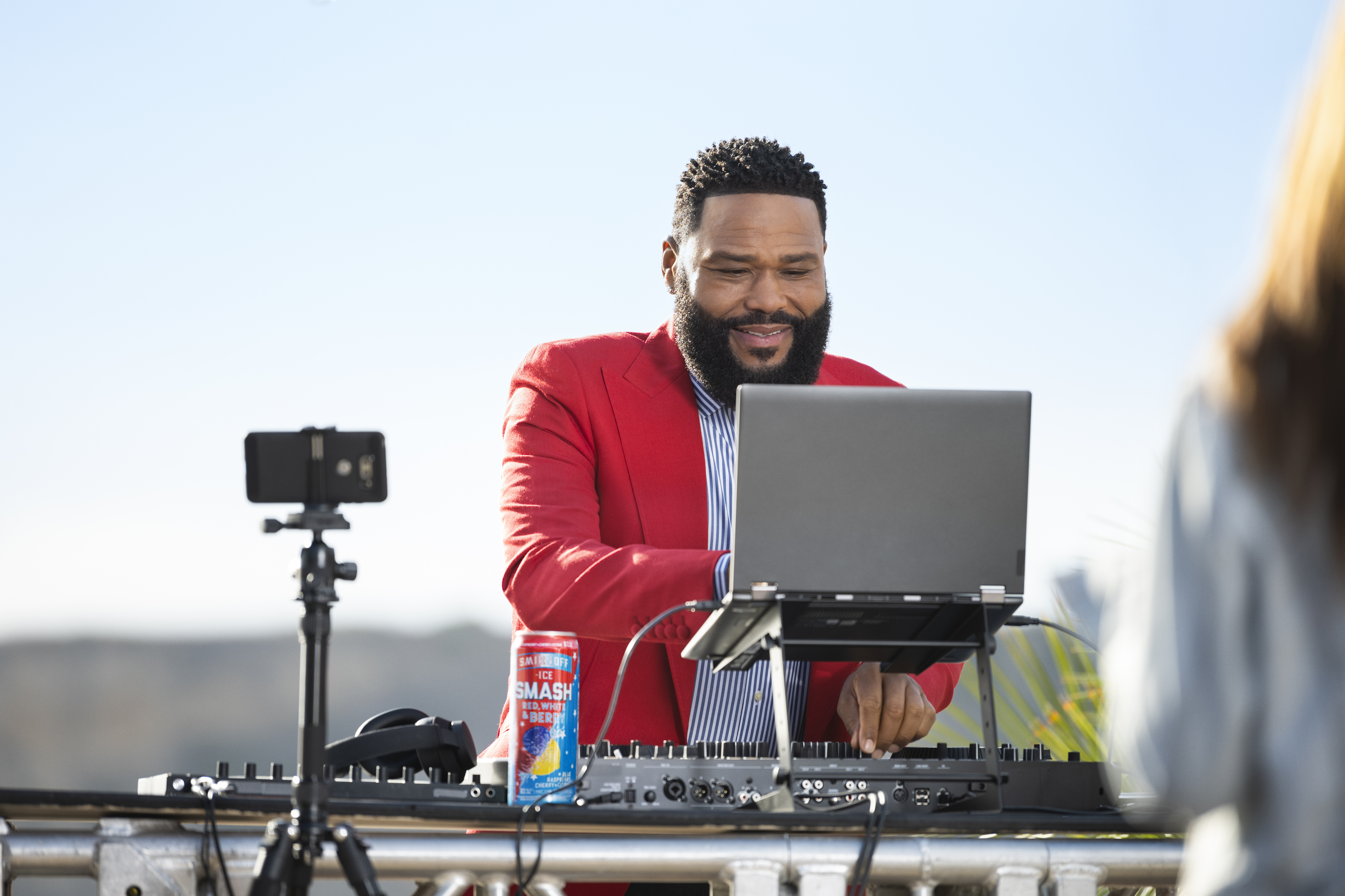 Anthony Anderson Inks Partnership With Smirnoff Just in Time For the Summer