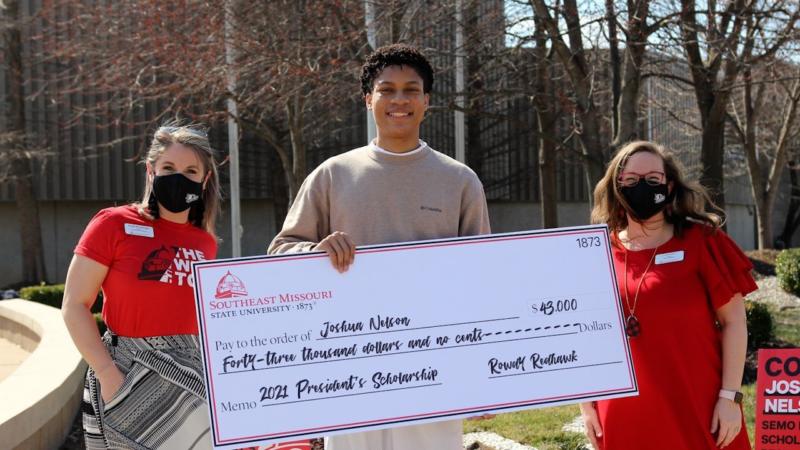 High School Senior Donates His College Savings To Another Student After Winning A Scholarship