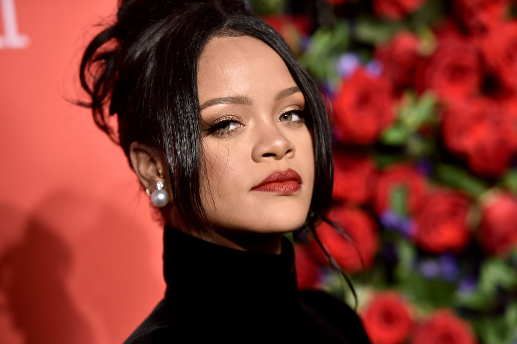 Rihanna Officially Becomes A Billionaire At Age 33