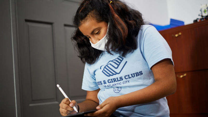 Apple Partners With Boys &amp; Girls Clubs Of America To Teach Students How To Code