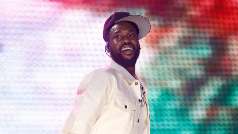 Meek Mill To Gift Laptops And Tablets In $500K Holiday Giveaway For Philadelphia Families