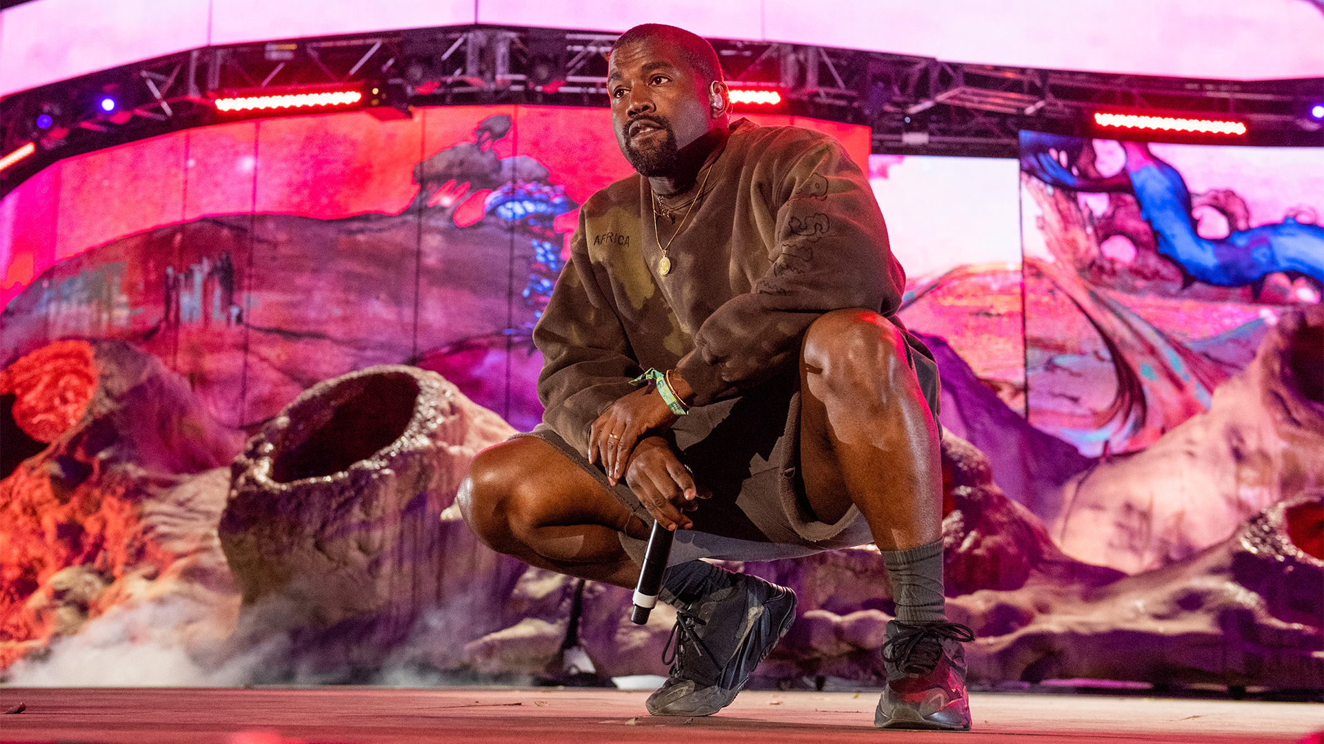 ekstremt Forbandet lejer Kanye West Claims He's Worth $10B — But What's His Real Net Worth? -  AfroTech