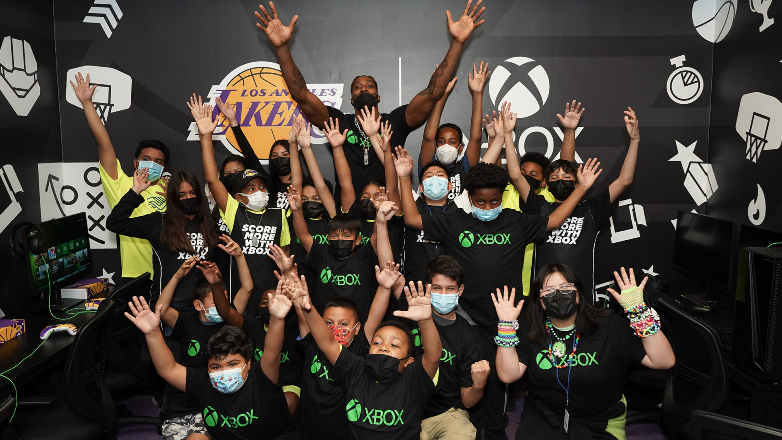 Dwight Howard, Los Angeles Lakers, and Xbox Team Up to Open Gaming Lab to Inspire Youth