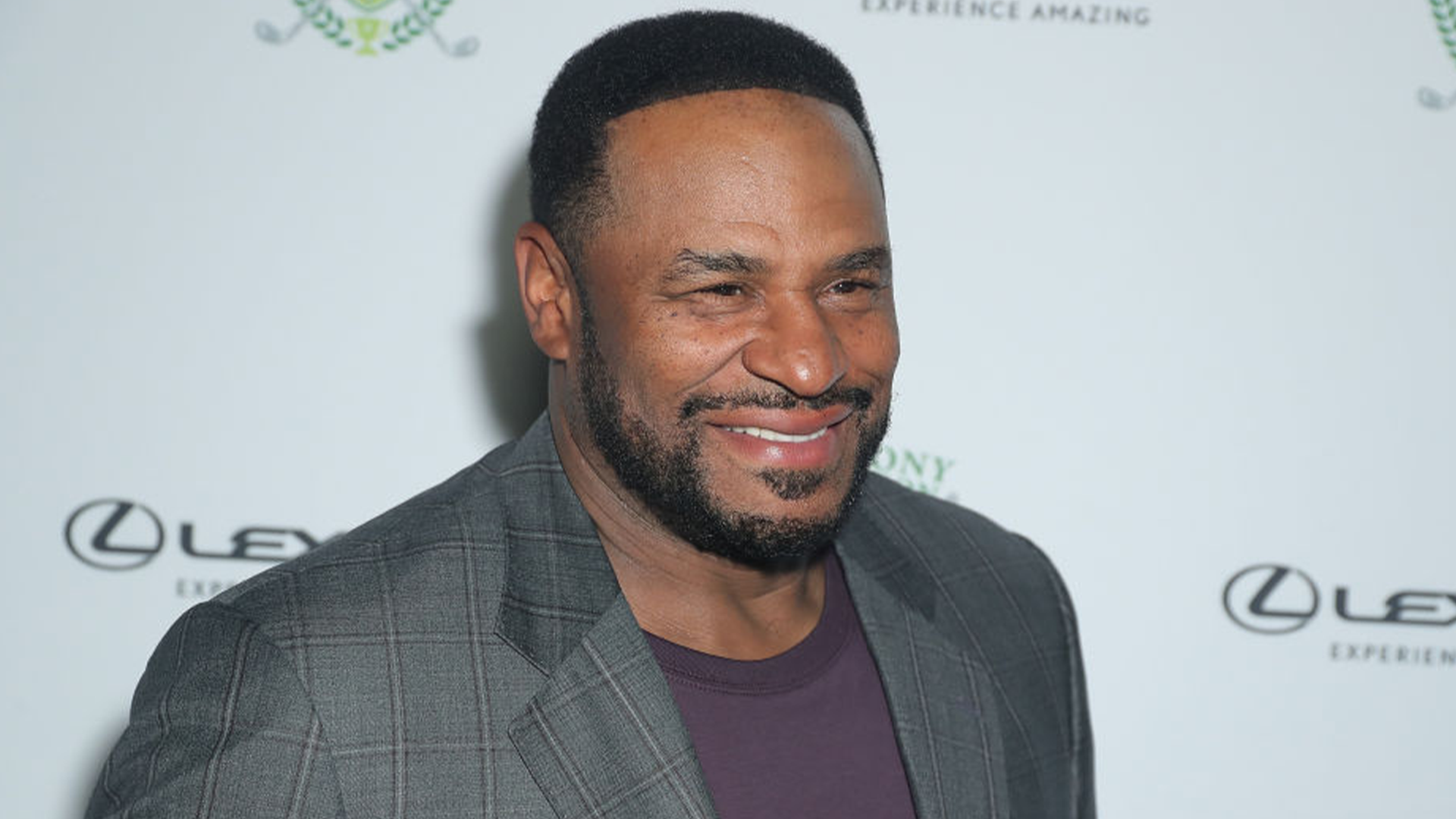 Former NFL Star Jerome Bettis Earns Business Degree From Notre Dame Nearly 30 Years After Leaving Campus