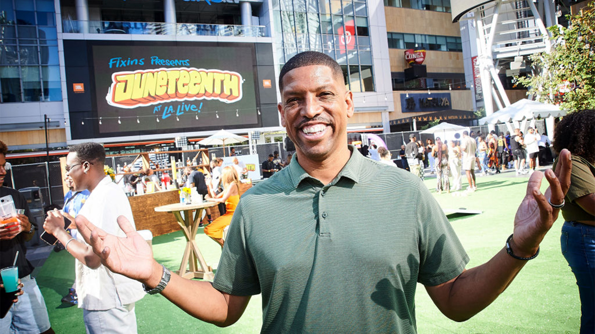 Former NBA Player Kevin Johnson Set To Open 3 New Locations For His Restaurant Fixins Soul Kitchen
