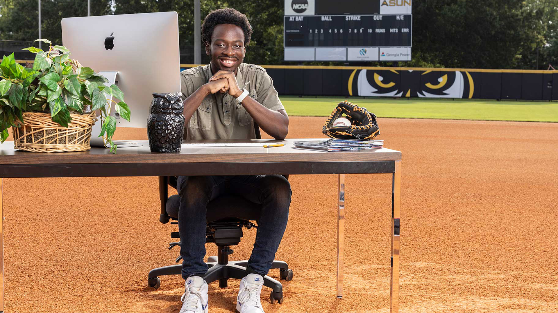 22-Year-Old Yemi Agesin Created A Baseball-Themed App And Won Apple's Swift Student Challenge