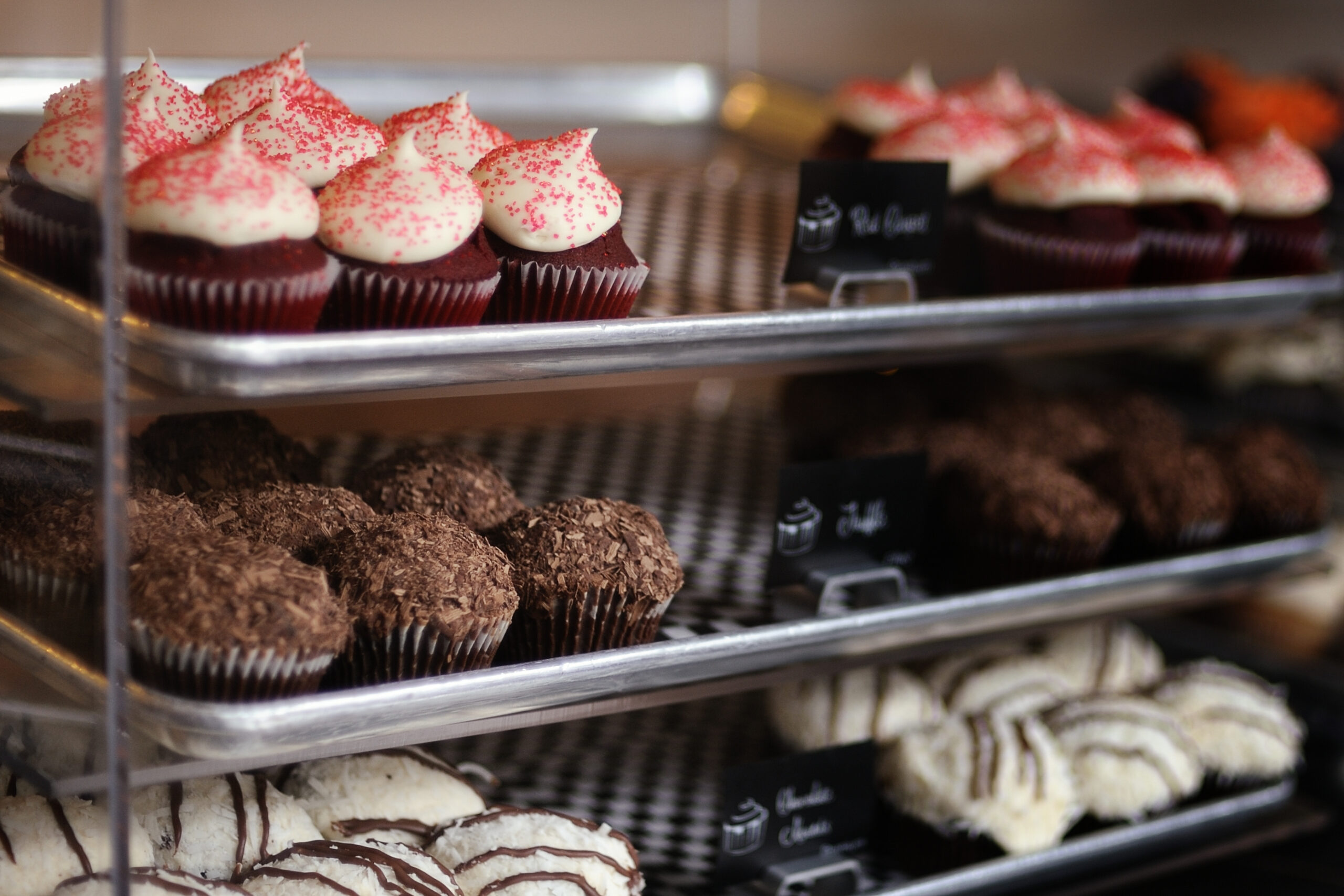 Dedra Simmons Left Her Full-Time Job In The Pharmaceutical Industry To Become The Owner Of A Bakery That Sells Out Of Items Daily